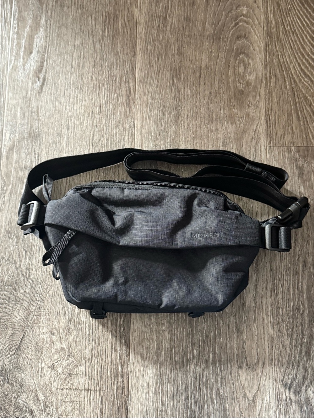 Moment 2L Minimalist Camera Sling Bag - Picture 3 of 11